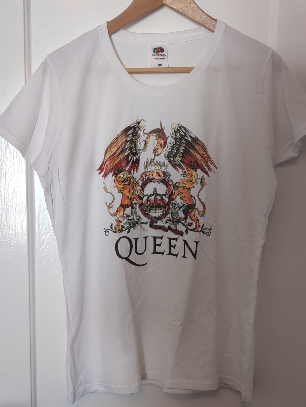 "Queen" Crest Graphic Tee